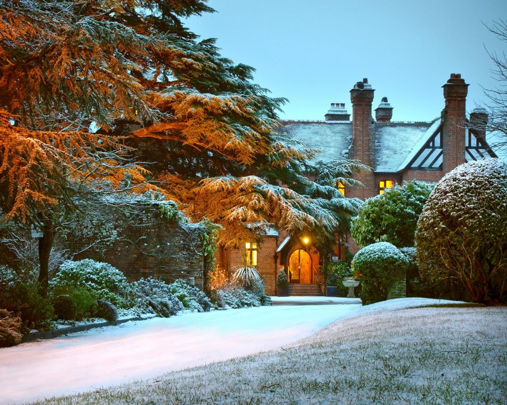 Careys Manor in winter 1000 wide
