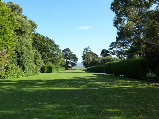 Elmers Court walk to the river