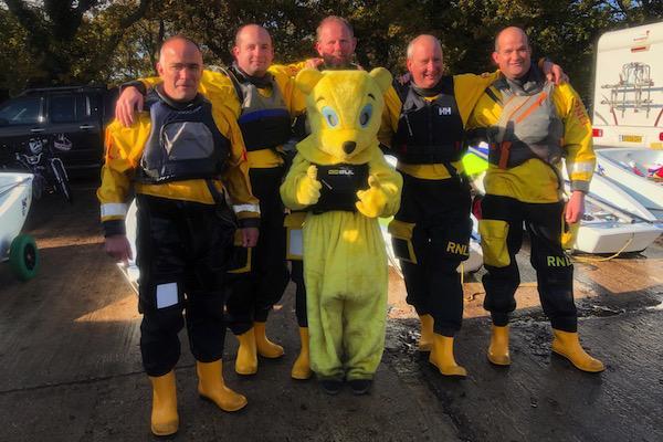 Lymington RNLI Crew preparing for their race 600x400