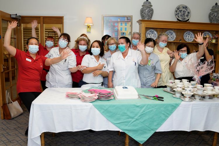 – Staff celebrate the ten-out-of-ten rating for Kingfishers on the review site Carehome.co.uk earlier this autumn. The score puts it among the top 20 care homes in the south east. Kingfishers is already rated Outstanding by the Care Quality Commission