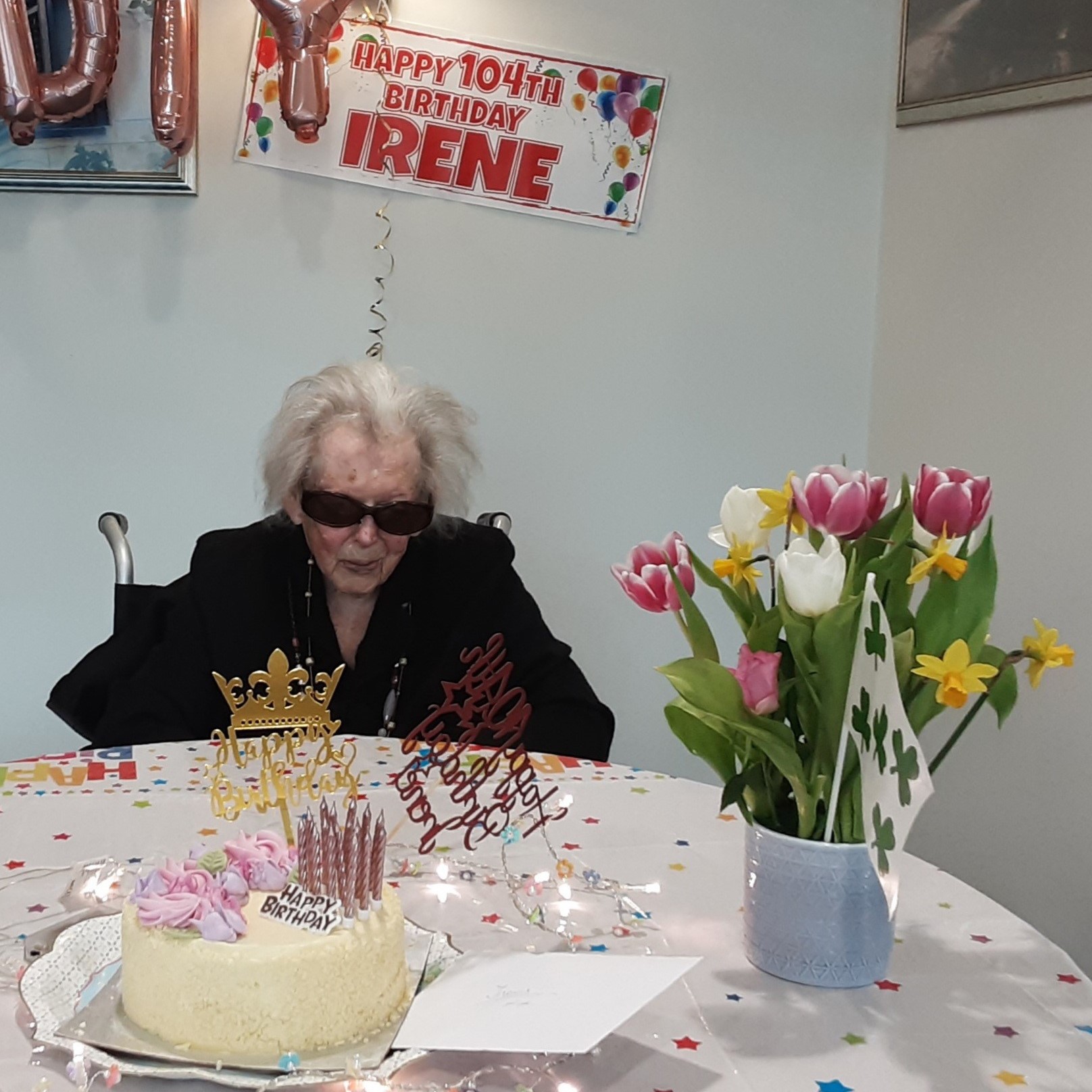 Lady with cake and flowers