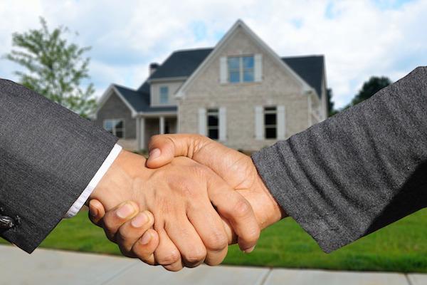 handshake for house purchase