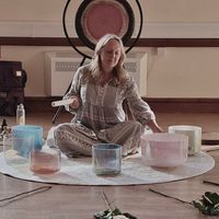 moonglo sophia with crystal bowls