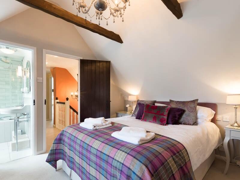 New Forest Holiday Lets - Chamberlains Cottage  bedroom
